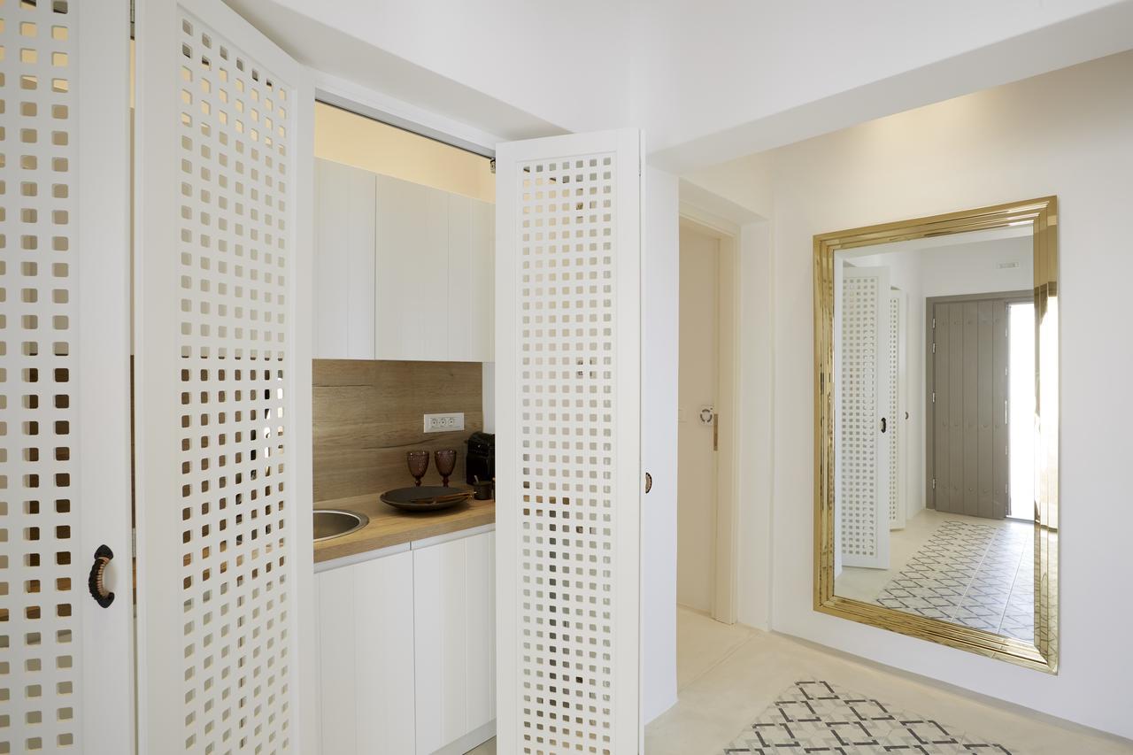 White & Co. La Torre Suites Pýrgos Стая снимка